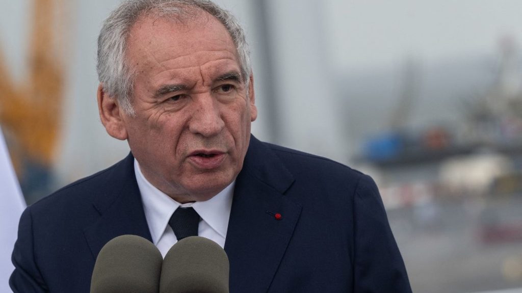 François Bayrou souhaite que les partenaires sociaux "puissent s'emparer" du sujet de la TVA sociale