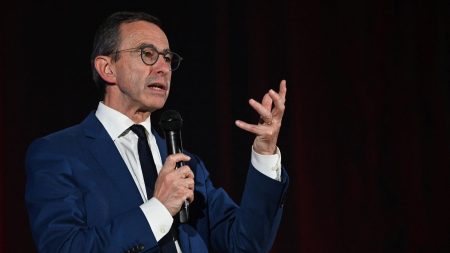 :
    Édito



  



  


      

  

  
    Bruno Retailleau, élu nouveau président des LR, peut-il rebâtir une droite forte et indépendante face au RN ?

          Une victoire en forme de plébiscite pour le ministre de l'Intérieur, les trois quarts des adhérents de LR l’ont préféré à Laurent Wauquiez pour présider leur parti. Mais la force d’attraction du RN reste puissante auprès de sa base.