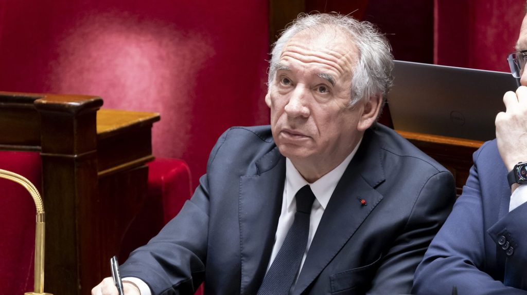 :
    Édito



  



  


      

  

  
    Budget 2026 : pourquoi le référendum évoqué par François Bayrou sur les économies à faire est improbable

          Référendum, proportionnelle, conventions citoyennes... Existe-t-il un outil efficace pour surmonter les blocages politiques et régénérer la vie démocratique ?