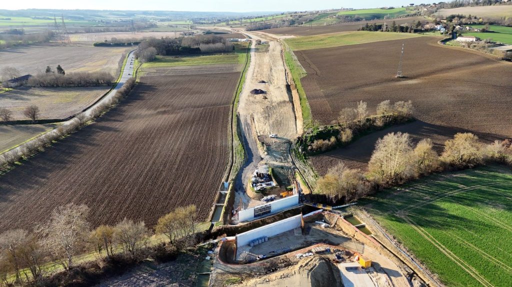 :
    le dernier publié



  



  


      

  

  
    
    Chantier de l'A69 : comment la construction de cet axe autoroutier pourrait s'achever au forceps

          La justice a autorisé mercredi la reprise du chantier de l'A69 et la nuit suivante, les députés ont supprimé les ZFE, les "zones à faibles émissions" excluant les véhicules les plus polluants des grandes villes. Une double défaite en quelques heures pour les écologistes.
    
    

      
              
          Diffusé le 29/05
                      
            



  

  
  
    
        3min