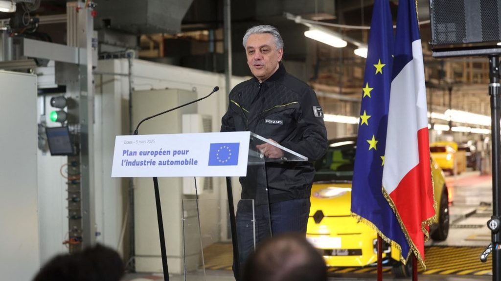 Crise du marché de l'automobile : les patrons de Stellantis et Renault alertent sur le sort de l'industrie européenne