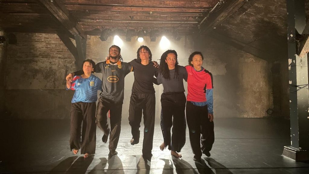 De Dakar à Paris, des histoires de lutte et de joie racontées par la danse africaine moderne