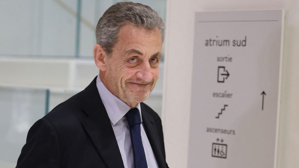 Plusieurs familles de décorés de la Légion d'honneur saisissent la justice pour demander le retrait de celle reçue par Nicolas Sarkozy