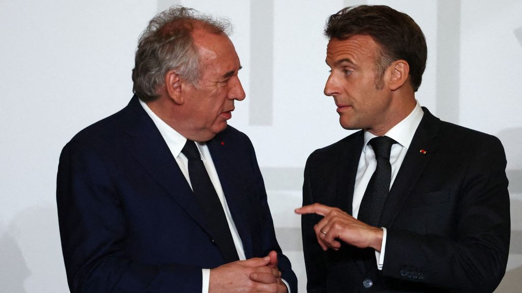 :
    Édito



  



  


      

  

  
    Pourquoi aussi sur la question du référendum, le couple Macron-Bayrou dysfonctionne ?

          Invité mardi soir de TF1, Emmanuel Macron pourrait annoncer l’organisation d’un référendum. Une idée que lui dispute un certain François Bayrou.