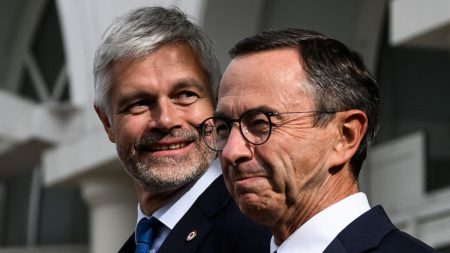 :
    Édito



  



  


      

  

  
    À cinq jours du scrutin pour la présidence des LR, la bataille des droites

          De Laurent Wauquiez à Bruno Retailleau chacun définit son périmètre de ce que pourrait ou devrait être la droite. Pourtant, sur le fond, rien ne les distingue.