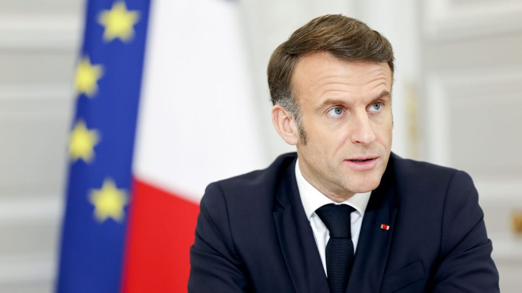 "Problème de méthode" et froideur : le recadrage d'Emmanuel Macron à plusieurs ministres après le rapport sur les Frères musulmans