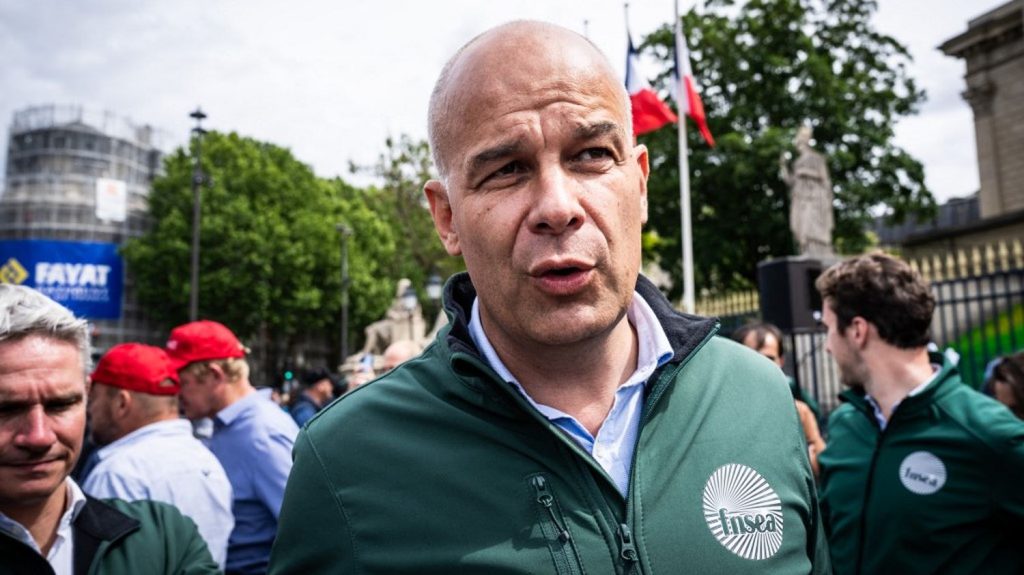 Colère des agriculteurs : le président de la FNSEA annonce la suspension de la mobilisation en faveur de la proposition de loi Duplomb