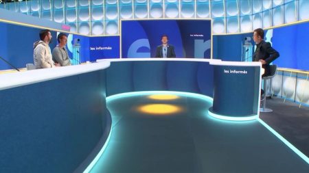 Foot, conclave : les informés du matin du jeudi 8 mai 2025

          Tous les jours, les informés débattent de l'actualité autour d'Hadrien Bect et de Renaud Dély.