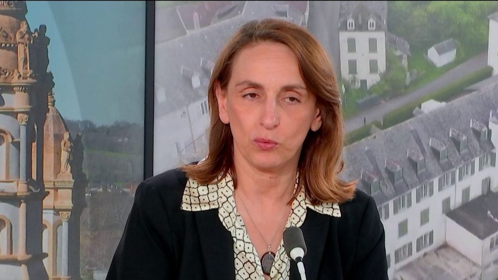 Audition de François Bayrou : "mon objectif, ce sont les victimes", défend Fatiha Keloua Hachi, présidente de la commission d’enquête parlementaire sur les violences dans les établissements scolaires
