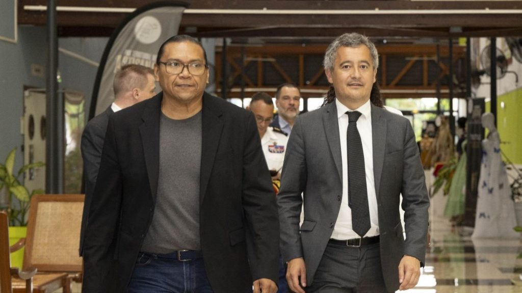 Gérald Darmanin a-t-il traité un journaliste guyanais "d'idiot" ?

          Plusieurs élus insoumis, journalistes et syndicats dénoncent des propos du ministre de la Justice, accusé d'avoir traité un journaliste guyanais "d'idiot" lors de son déplacement du 18 mai. Son entourage dément.