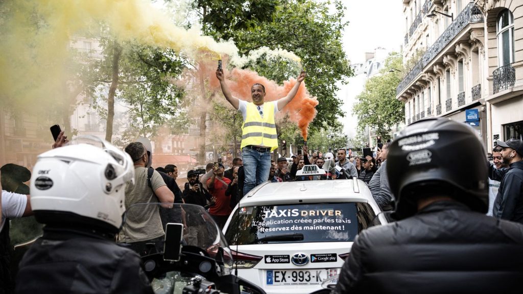 Grève des taxis : Bruno Retailleau demande des contrôles accrus des VTC