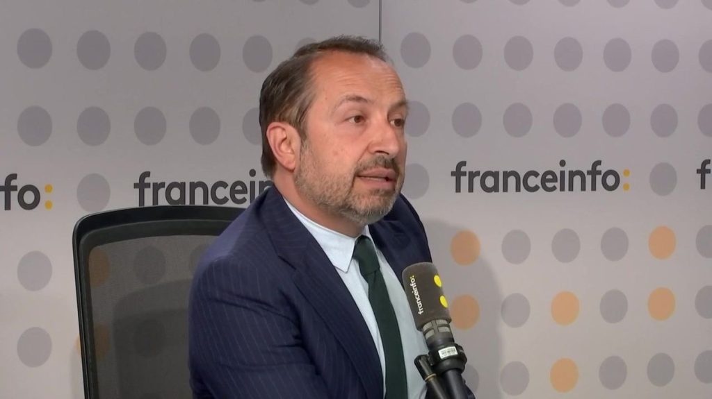 Guerre Israël-Hamas : "Tant qu'il y aura le Hamas, la situation sera bloquée", estime Sébastien Chenu

          Sébastien Chenu compare le Hamas à un "verrou" contraire à "la sécurité d'Israël".