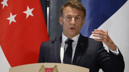 Guerre en Ukraine : Emmanuel Macron évoque un "test de crédibilité" pour les Etats-Unis s'ils ne passent pas aux actes contre la Russie