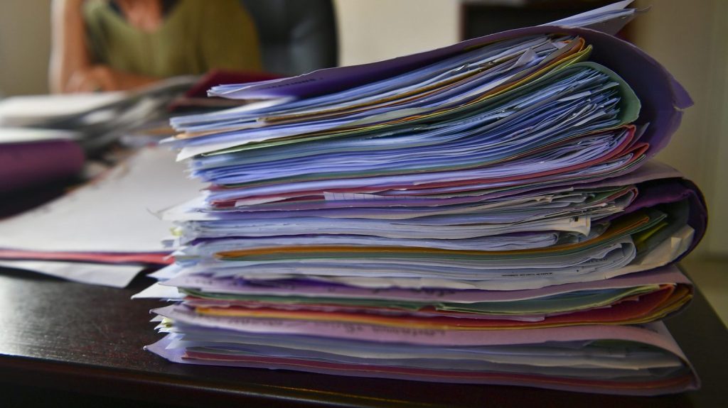 Engorgement de la justice : y a-t-il vraiment plus de plaintes en France, comme l'affirme Gérald Darmanin ?

          La lenteur de la justice s’explique par le manque de magistrats et de greffiers mais "il y a aussi plus de gens qui portent plainte, une envie du procès", a déclaré Gérald Darmanin, mardi 30 avril sur France Inter.