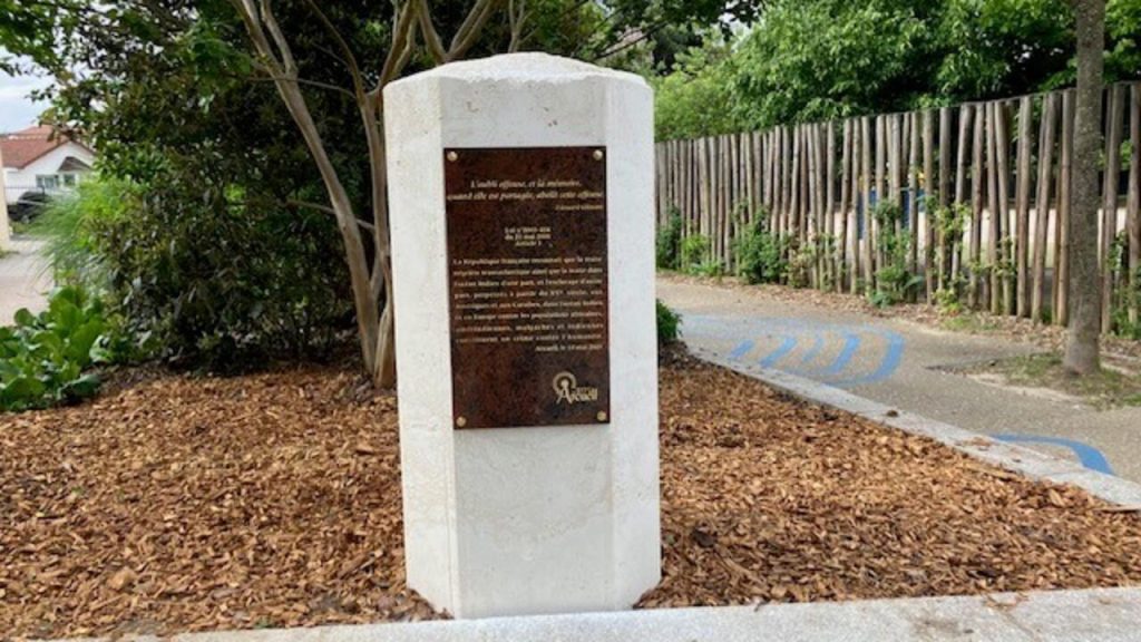 La France étend l'esclavage du souvenir avec le mémorial dans la banlieue de Paris