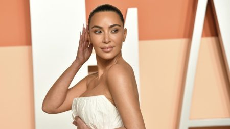 Le procès s'ouvre à Paris sur le vol en 2016 de Kim Kardashian