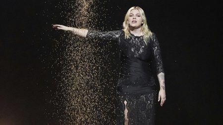 L'enthousiasme français croissant pour l'Eurovision alors que le pays se met derrière le `` Maman '' de Louane