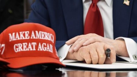 Les 100 premiers jours de Trump: le commerce, la diplomatie et la marche sur la corde rond transatlantique
