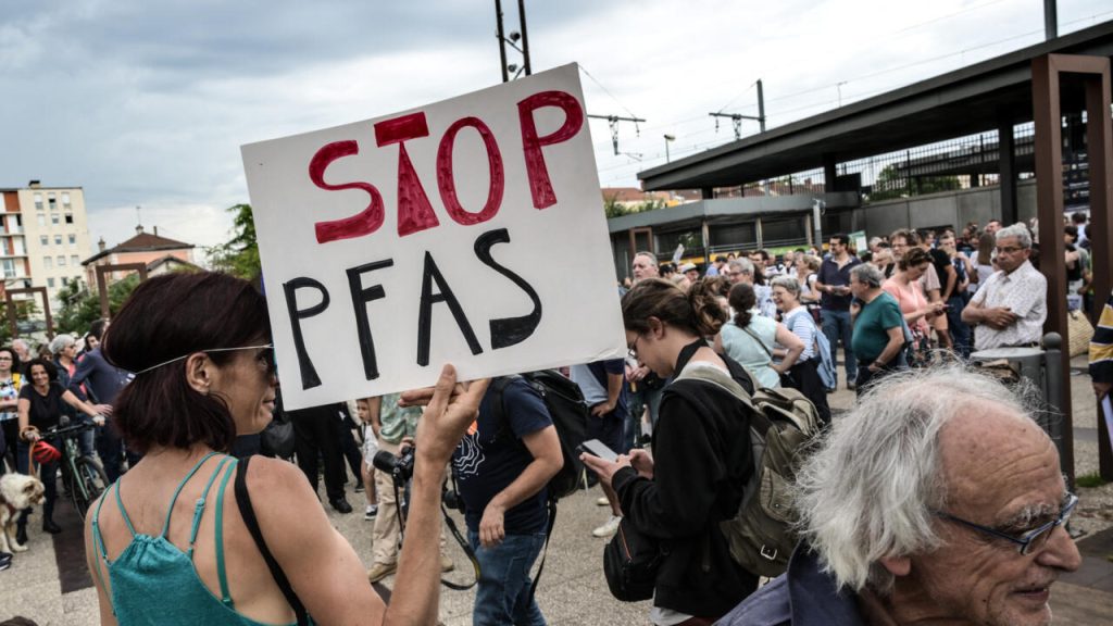 Les résidents de la «Vallée des produits chimiques» de la France prennent des géants industriels en justice