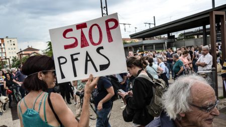 Les résidents de la «Vallée des produits chimiques» de la France prennent des géants industriels en justice