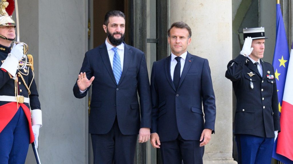 Emmanuel Macron accueille le président syrien à l'Elysée pour lui demander de protéger "tous les Syriens sans exception"