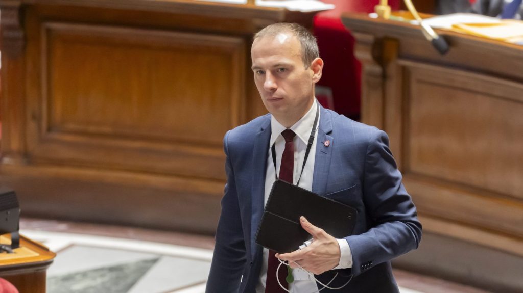 Emmanuel Macron sur TF1 : un "discours d'autosatisfaction avec absolument aucune remise en question", dénonce le député Fabien Di Filippo