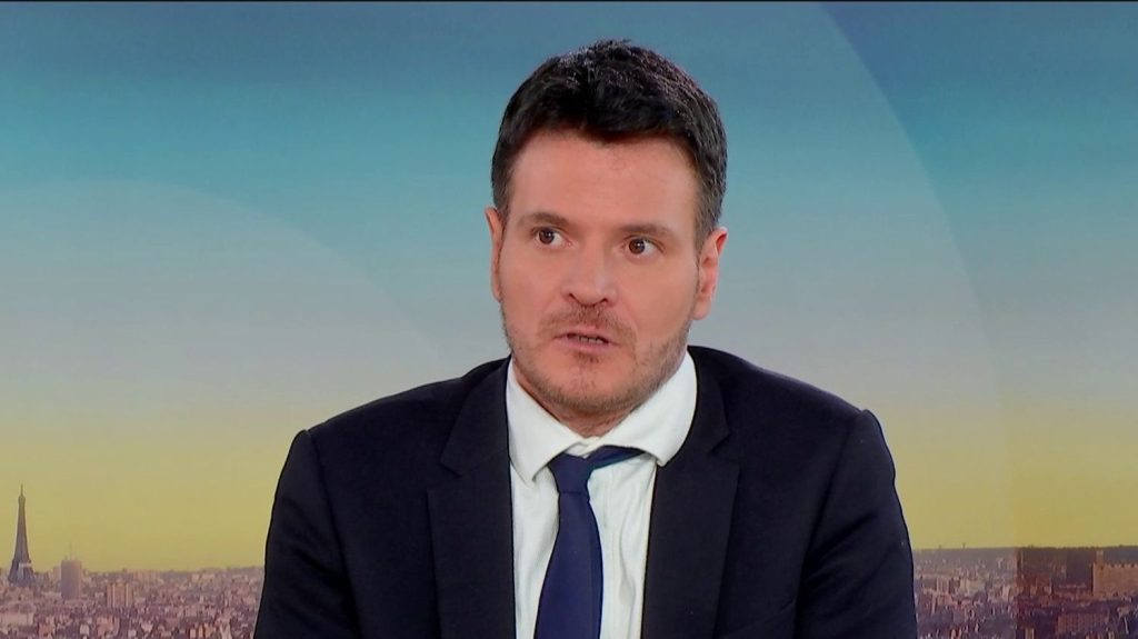 Emmanuel Macron sur TF1 : "on a un Emmanuel Macron essentiellement sur la défensive qui tente de défendre son bilan", analyse Benjamin Morel, constitutionnaliste