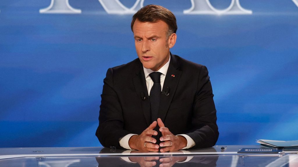 :
    Édito



  



  


      

  

  
    Emmanuel Macron sur TF1 : le président a-t-il réussi son opération de reconquête de l’opinion ?

          Face aux Français, le chef de l'État a défendu son bilan avec pugnacité, sans ouvrir de réelles perspectives. Un exercice de communication sans mea culpa, ni véritable annonce.