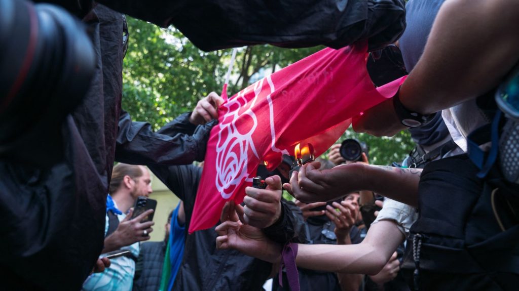 Manifestation du 1er-Mai : comment la gauche se divise un peu plus après les heurts visant le Parti socialiste et Jérôme Guedj