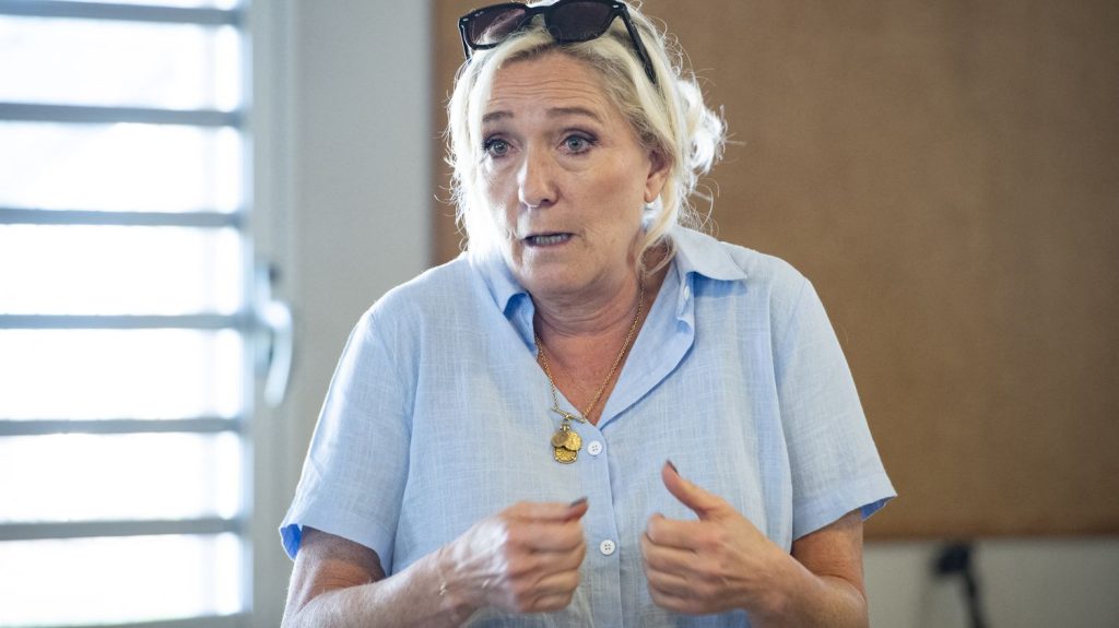 :
    Reportage




  



  


  
  "Vous ne connaissez pas la Nouvelle-Calédonie" : Marine Le Pen prise à partie par des loyalistes près de Nouméa