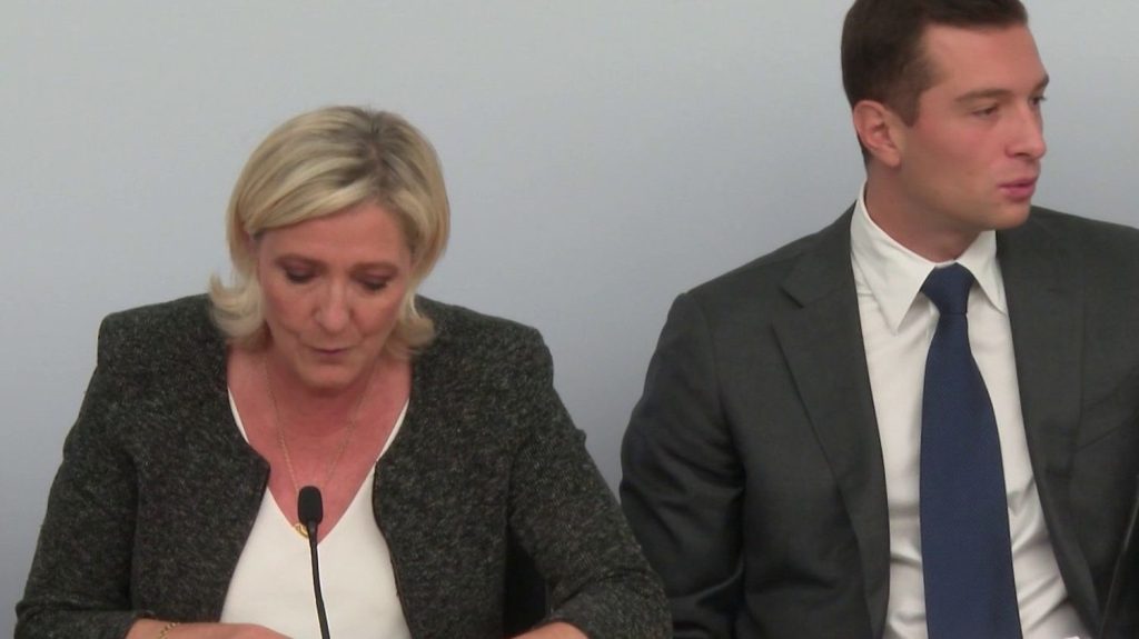 Politique : Marine Le Pen tacle Jordan Bardella, le président du RN lui répond