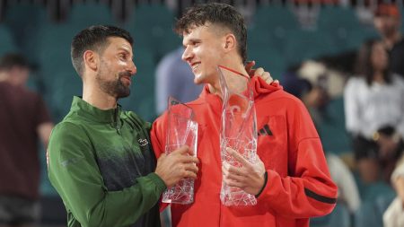 Mensik nie le 100e titre Idol Djokovic pour remporter la première couronne de la tournée à Miami
