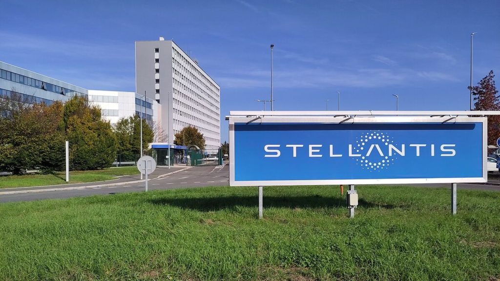 Nouveau patron de Stellantis : "On a un capitaine pour le navire", réagit un délégué syndical après la visite d'Antonio Filosa sur le site de Sochaux