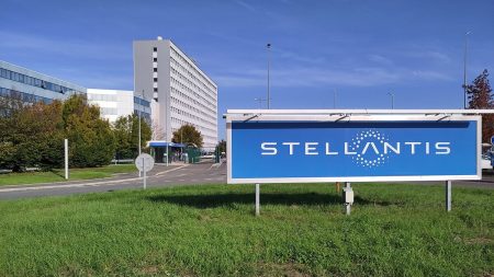 Nouveau patron de Stellantis : "On a un capitaine pour le navire", réagit un délégué syndical après la visite d'Antonio Filosa sur le site de Sochaux
