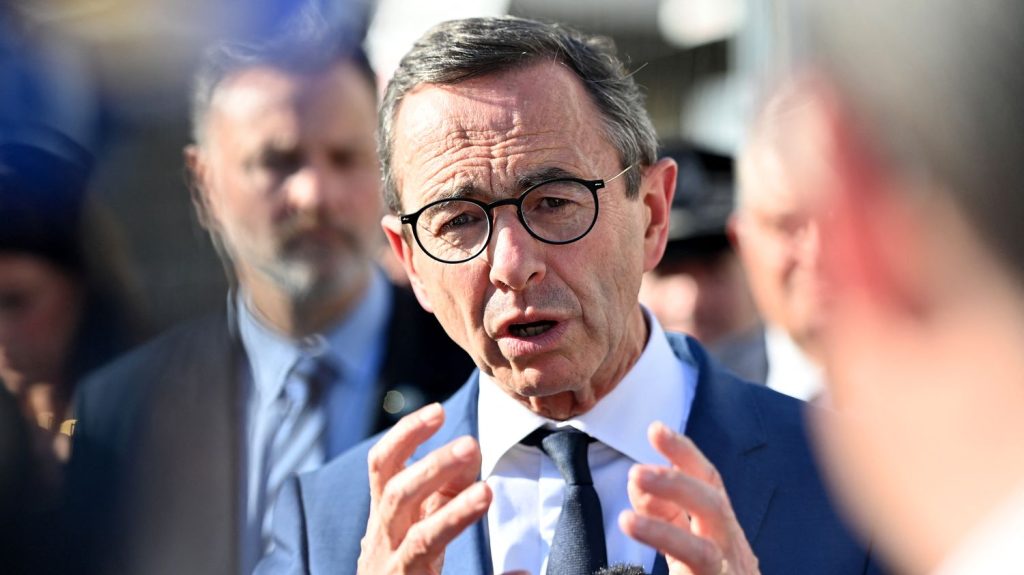 Présidence de LR : la ligne de crête de Bruno Retailleau, à la fois ministre du gouvernement Bayrou et critique du macronisme