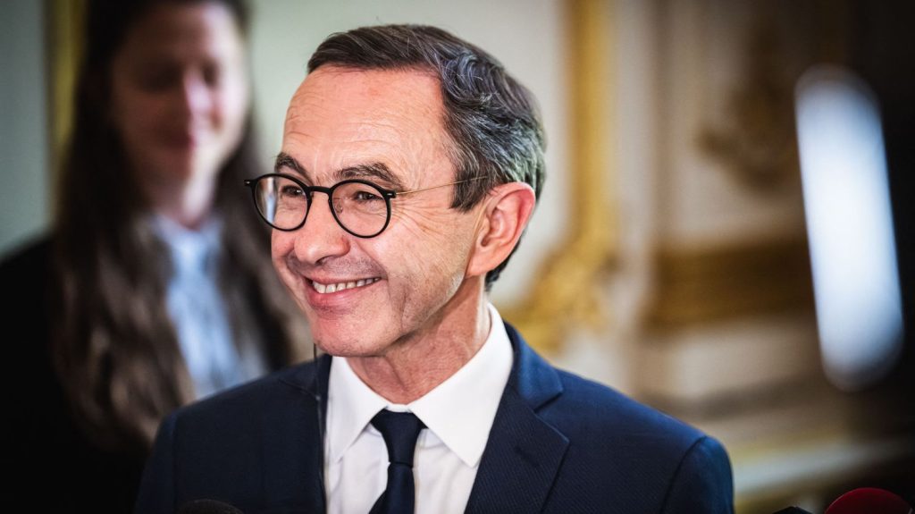 Election présidentielle 2027 : Bruno Retailleau se qualifierait pour le second tour face à Gabriel Attal mais pas face à Edouard Philippe, selon un sondage