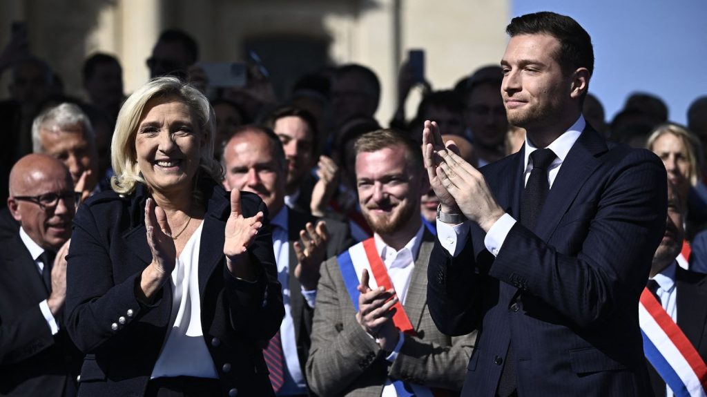 "Il faut revenir aux idées, à notre programme" : pour le 1er-Mai, le RN veut montrer l'unité entre Marine Le Pen et Jordan Bardella