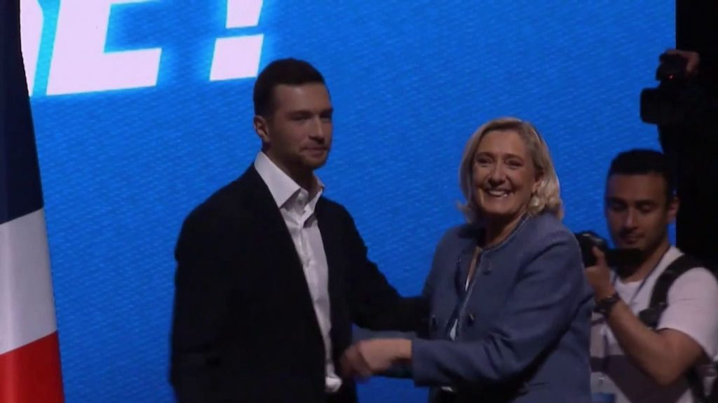 Rassemblement national : lors du banquet républicain du 1er-Mai, Marine Le Pen se pose en patronne pour 2027