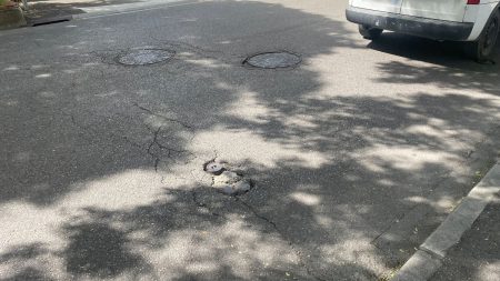 :
    Reportage




  



  


  
  "On va privilégier les micro-interventions" : près de Marseille, les élus contraints de limiter les chantiers de voiries par manque de moyens