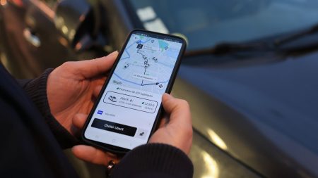 Uber annonce l'arrivée de voitures autonomes en Europe pour "début 2026" après un test au Texas