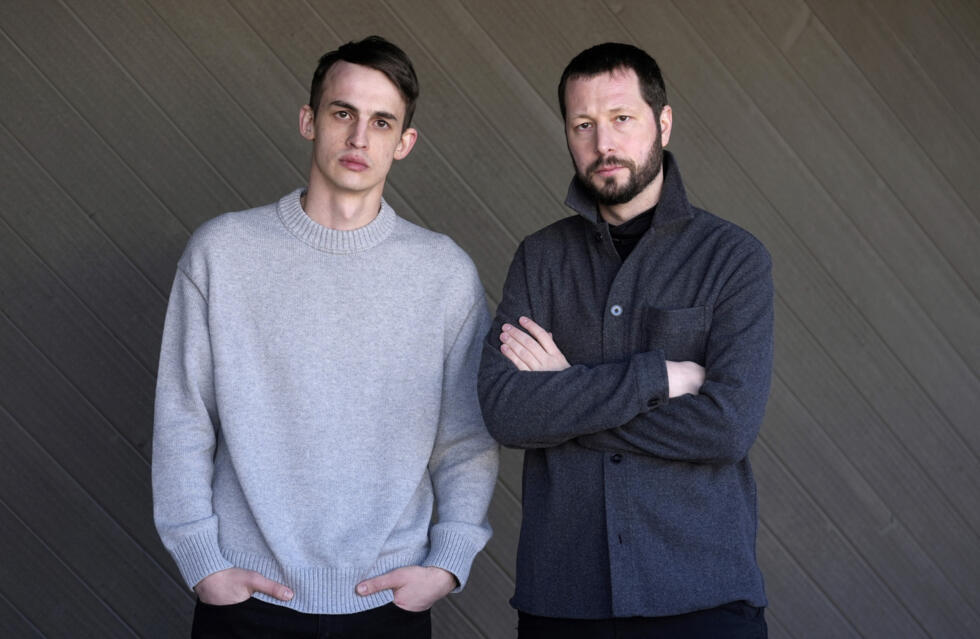 Mstyslav Chernov, à droite, réalisateur du film documentaire "2000 mètres à Andriivka", et coproducteur Alex Babenko.
