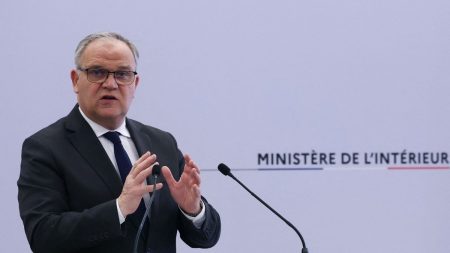 Violences sur les élus : "Aucun territoire n'y échappe", selon un rapport dévoilé par le ministre délégué au ministre de l'Intérieur