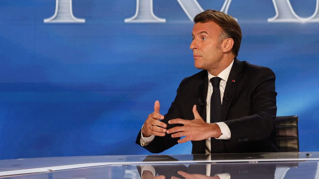 Port du voile dans le sport : Emmanuel Macron confirme la position du gouvernement contre les signes religieux dans les compétitions sportives