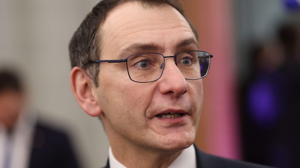 Pour des propos tenus contre un député du camp présidentiel, 500 euros d'amende ont été requis contre le député RN Laurent Jacobelli