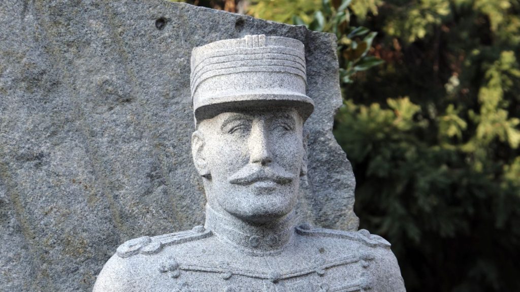 L'Assemblée nationale approuve à l'unanimité l'élévation d'Alfred Dreyfus au grade de "général de brigade", pour parachever sa réhabilitation à titre posthume