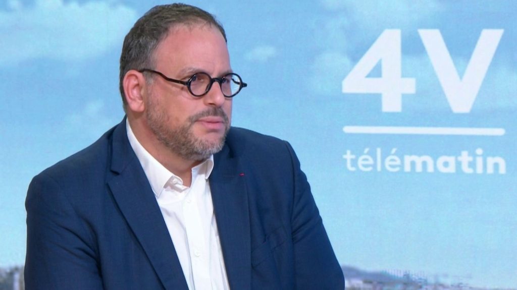 :
    Vidéo




  



  


  
  Atteint d'un cancer, l'ex-ministre de la Santé Aurélien Rousseau revendique "le risque de l'impudeur" pour alerter
