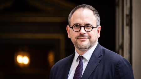 L'ex-ministre de la Santé Aurélien Rousseau révèle avoir été touché par un cancer