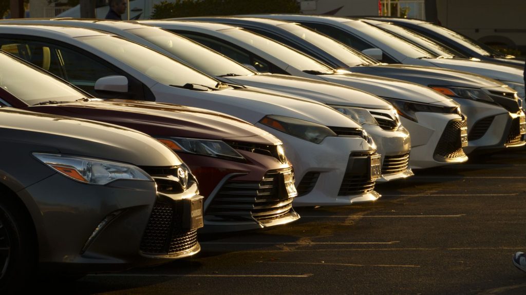 :
    le dernier publié



  



  


      

  

  
    
    Automobile : le marché des voitures neuves s’effondre en France

          Le nombre d’immatriculations a chuté de 12% en mai. Les professionnels sont inquiets de ce cinquième mois consécutif de baisse.
    
    

      
              
          Diffusé le 02/06
                      
            



  

  
  
    
        2min