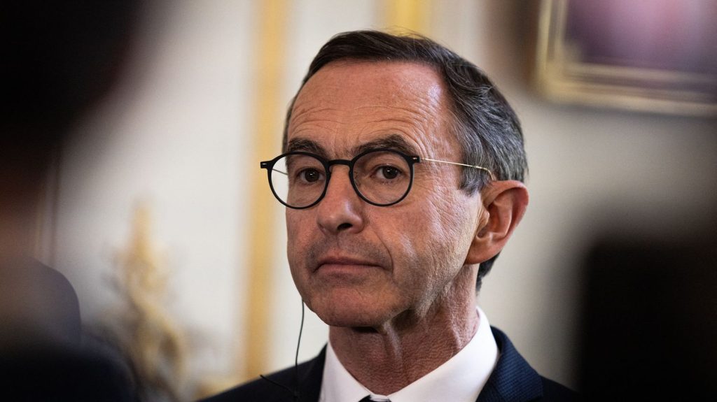 "Il se retrouve dans une situation intenable" : Bruno Retailleau peut-il vraiment quitter le gouvernement à propos de la proportionnelle ?