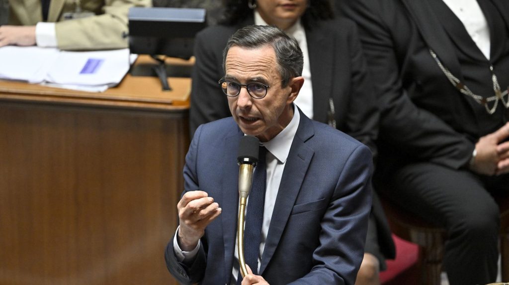 "Un fiasco", "de l'huile sur le feu"… Bruno Retailleau ciblé par la gauche et l'extrême droite après les violences survenues lors de la victoire du PSG